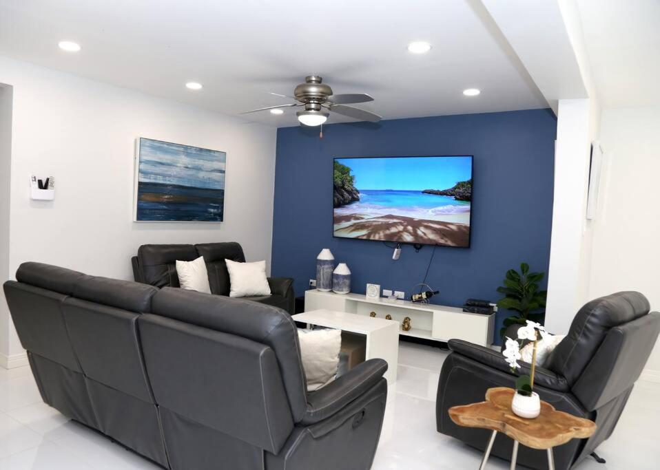Centrally Located Modern 3BR Townhouse