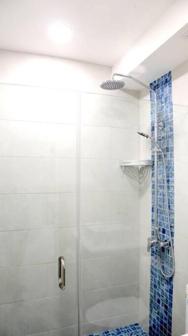 Centrally Located Modern 3BR Townhouse photo 1