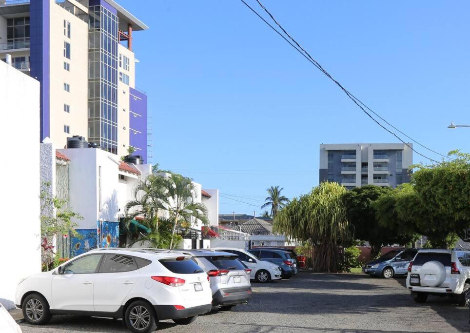 Centrally Located Modern 3BR Townhouse photo 3