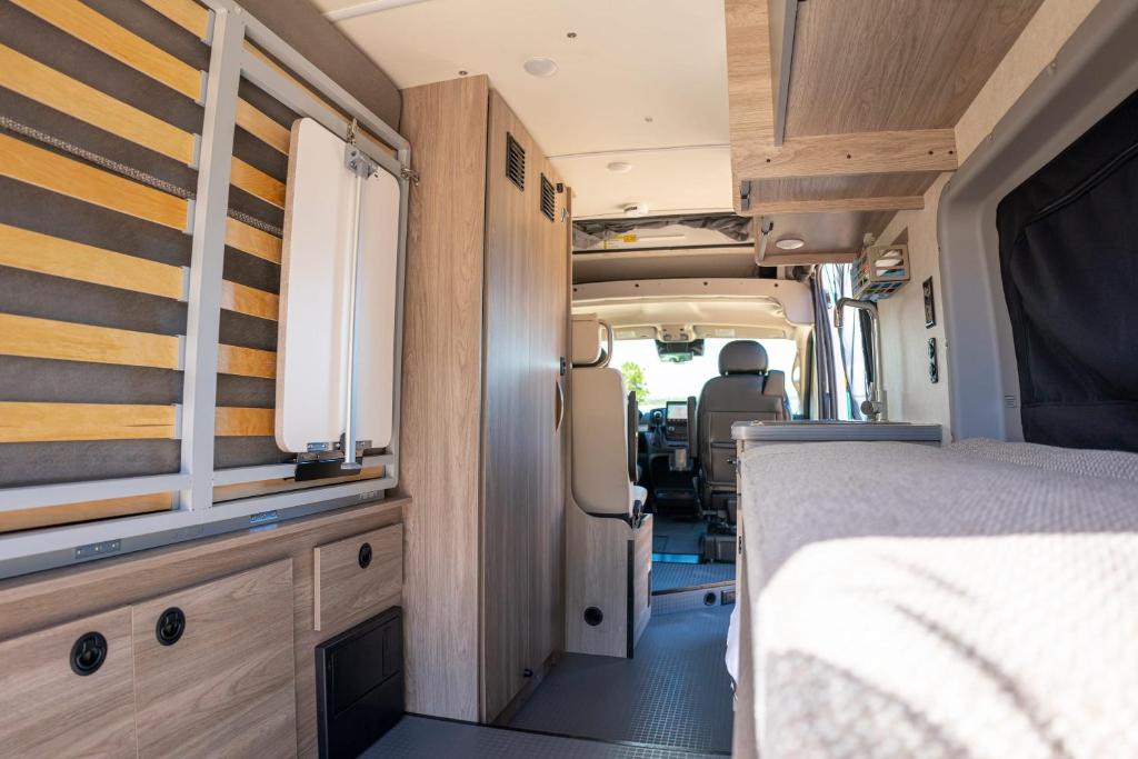 Van Del Sol - Stay where it moves you with Sunny photo 3