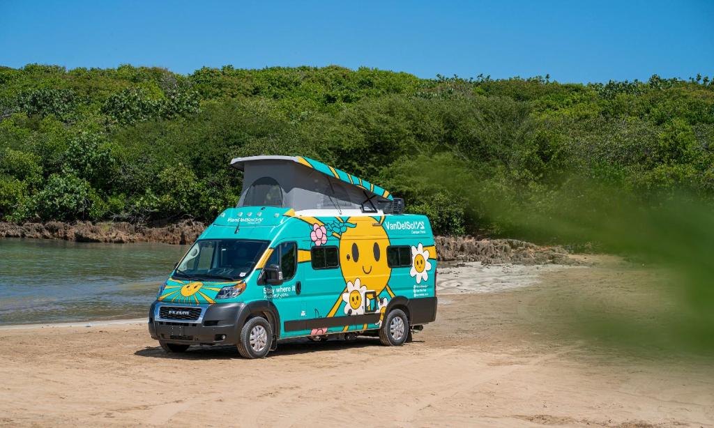 Van Del Sol - Stay where it moves you with Sunny photo 1