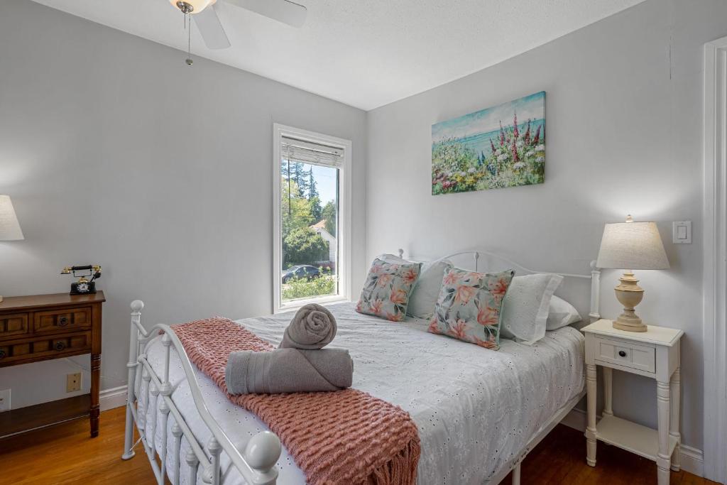 Victorian Suite l Heritage Home l Sleep 4 l 55 TV photo 1