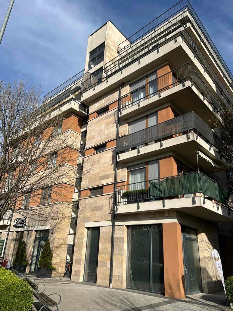 Lux Cordia Apartment with free parking