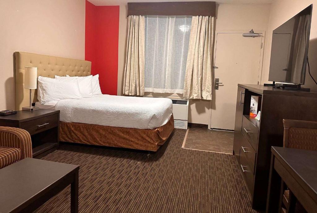 Ramada by Wyndham Estevan photo 3