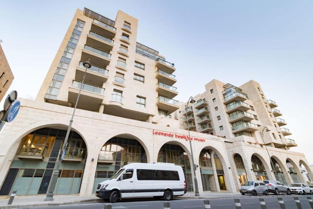 Modern & Comfortable 1-Bedroom Oasis with Luxury Amenities photo 3