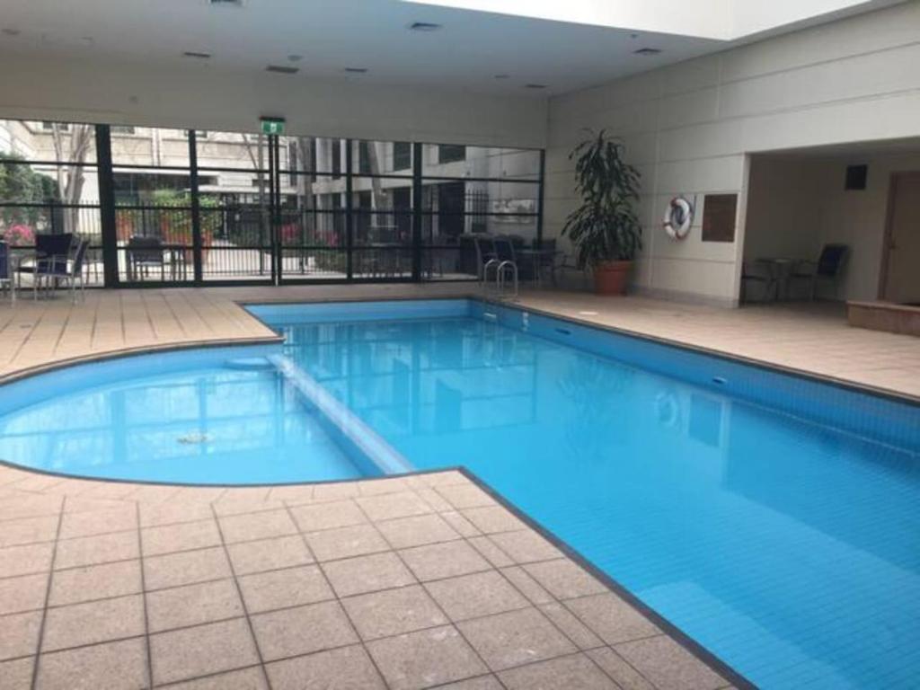 Luxe Resort Apt w Pool Car Park on Spencer photo 3