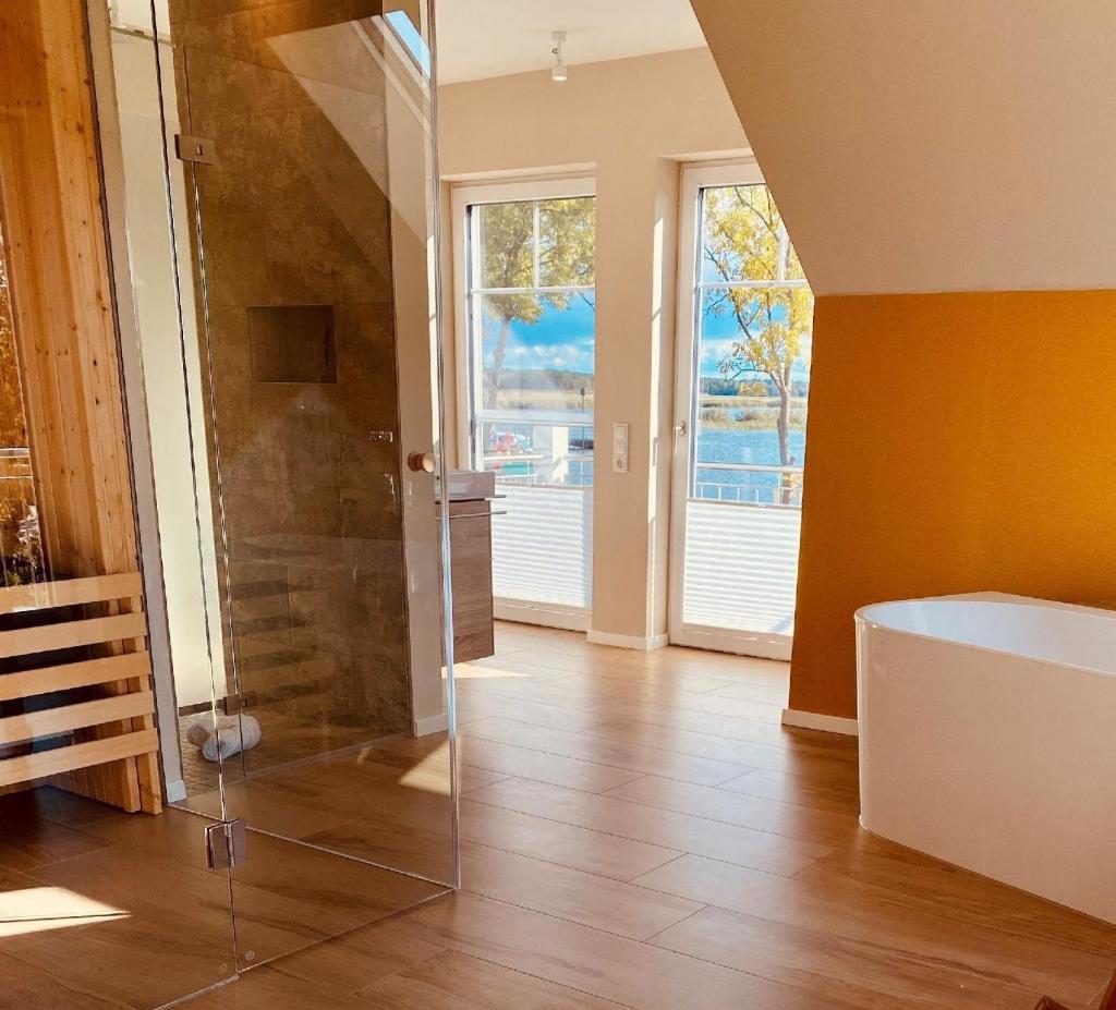 Ferienhaus Am Hafen 11 Altwarp mit Sauna, Kamin und Wasserblick photo 1