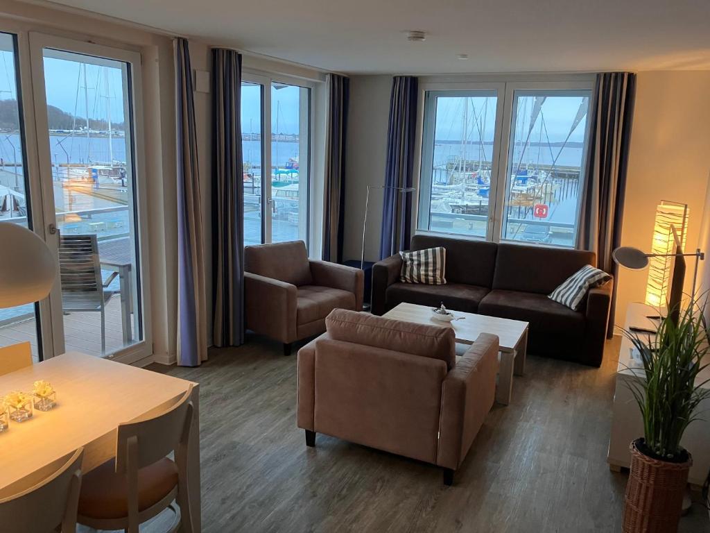 Apartmenthaus Hafenspitze Ap 10 - "Borbyblick" - Blickrichtung Hafen und offene See - a72335 photo 2