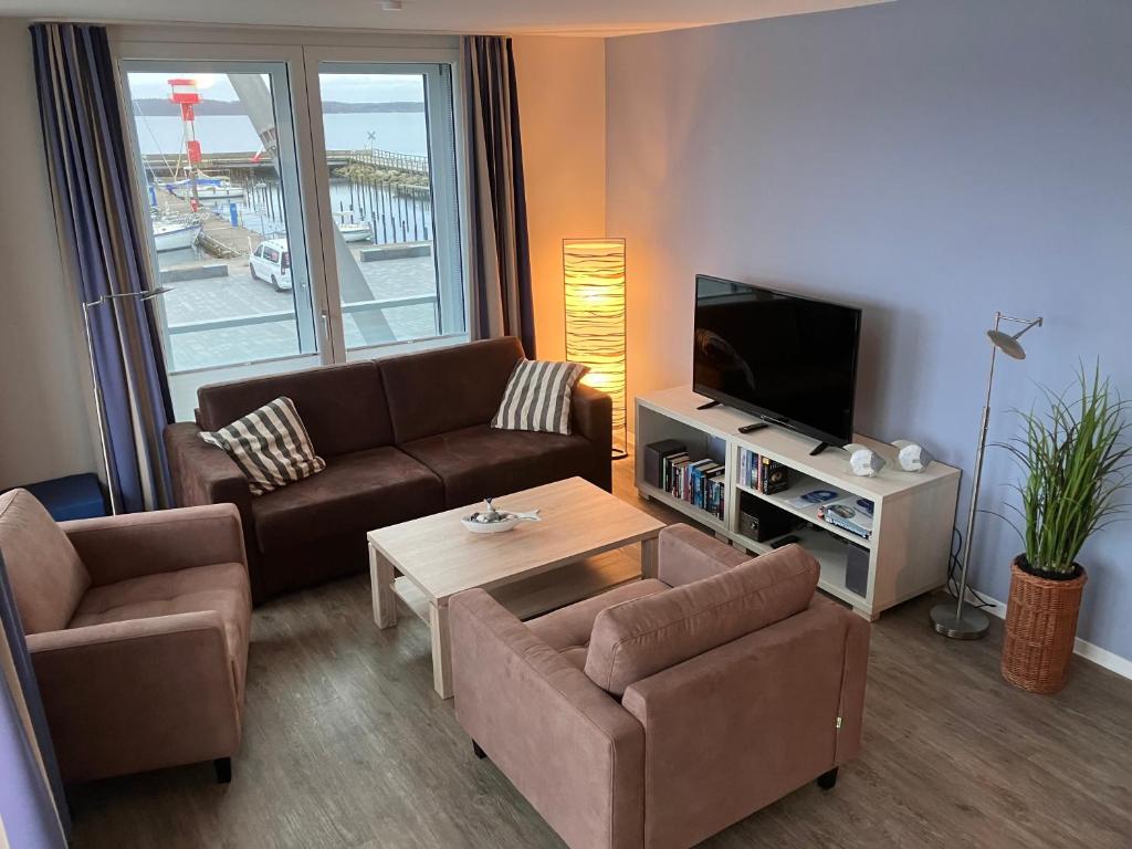 Apartmenthaus Hafenspitze Ap 10 - "Borbyblick" - Blickrichtung Hafen und offene See - a72335 photo 3
