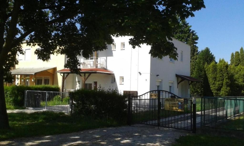 Wohnung in Bükfürd mit Garten