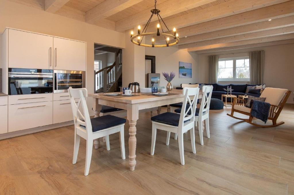 Ferienhaus Altwarp mit Sauna, Kamin und Wasserblick photo 1