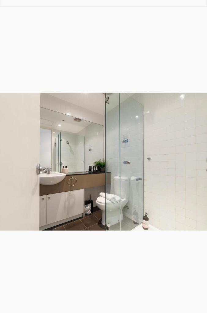 Bright City Views Melbourne Central Penthouse on Collins photo 3