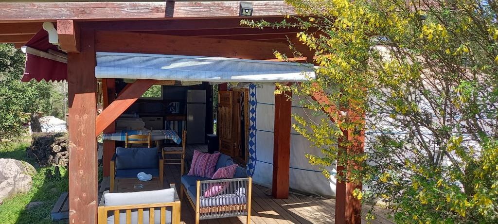 Yourte au calme avec piscine photo 2