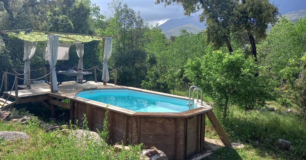 Yourte au calme avec piscine photo 1