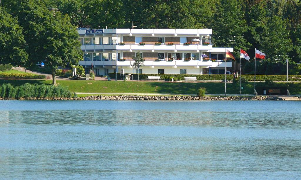 Hotel Diekseequell Superior am Dieksee photo 1