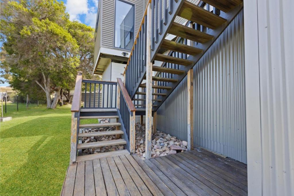 Elevation photo 4