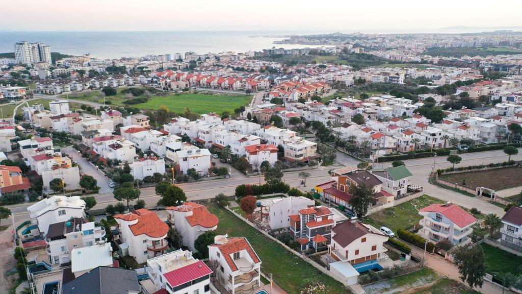 Havuz garaj deniz barbekü, 4 oda 3 banyo klimalı villa , Bahçesinde organik meyve sebze sizi bekliyoruz photo 1