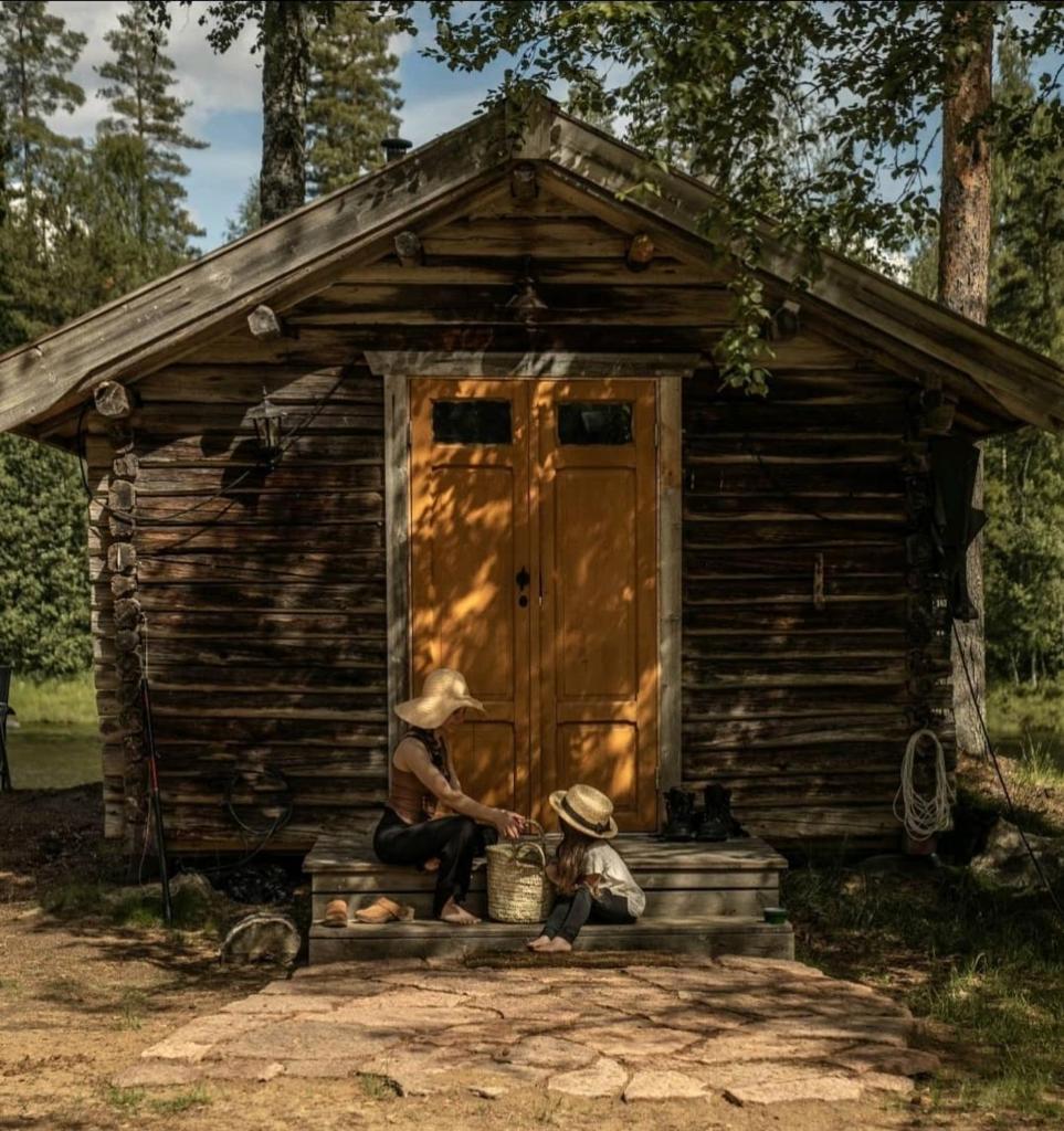 Cabin by Byske river surrounded by the forest photo 1