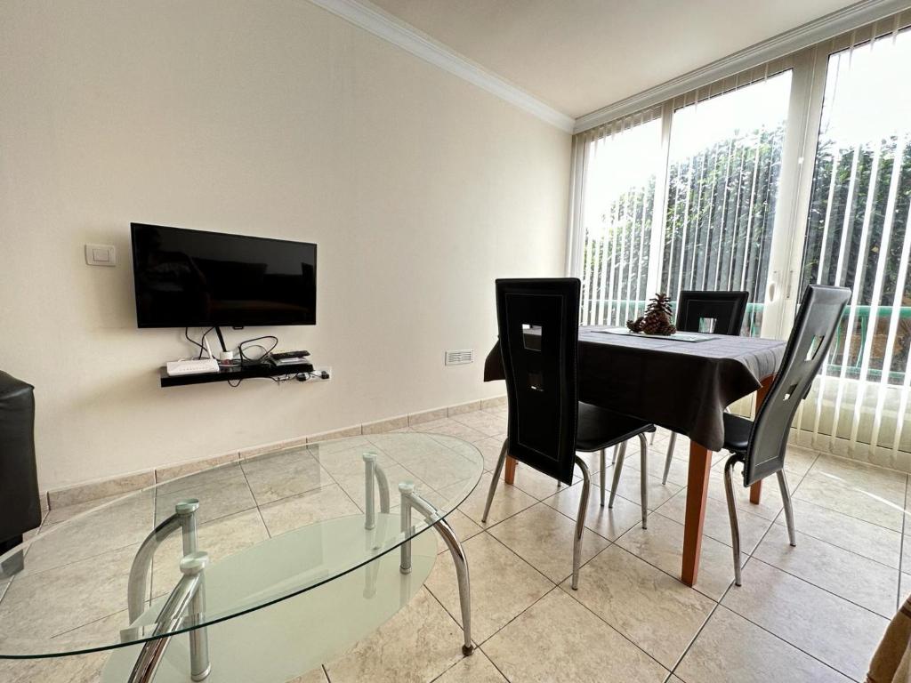 Firstline apartment Los Cristianos - Tap to explore photos
