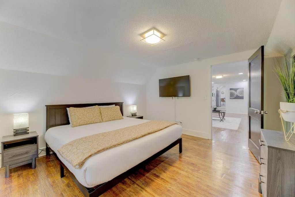 Double-Suite Apartment Home image