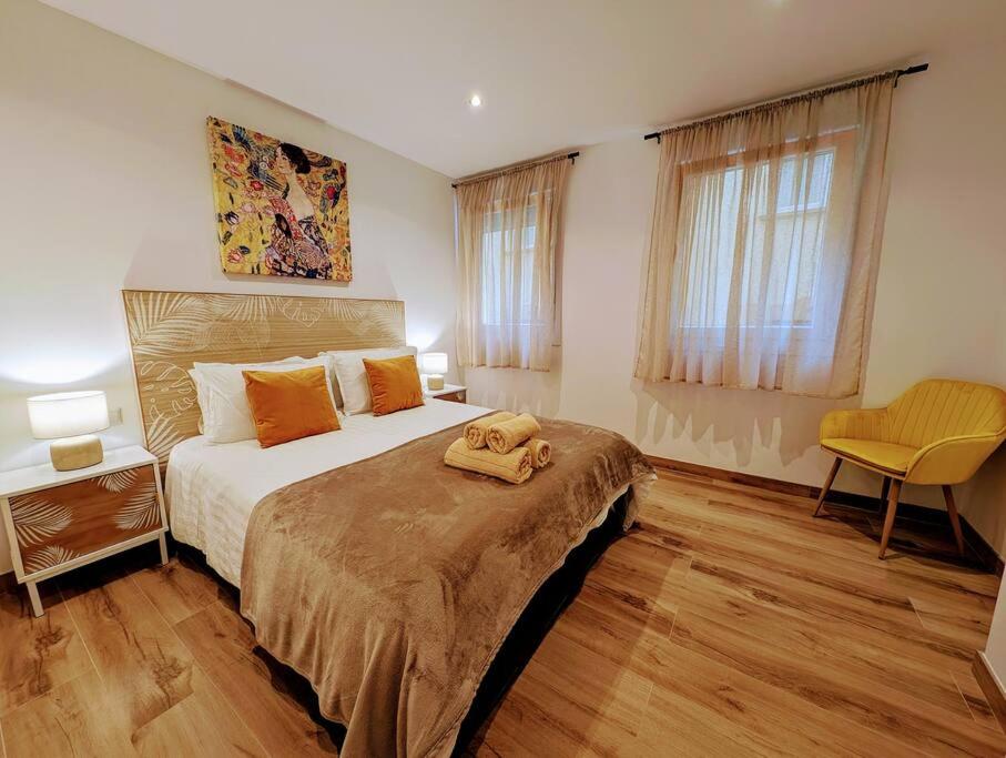 Cosy & Modern Central Apartment