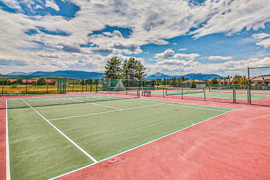 MeadowRidge 21-06 photo 2