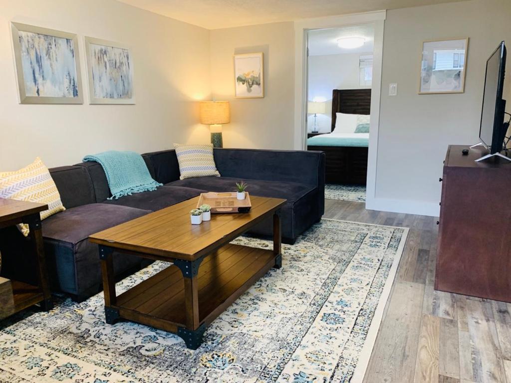 Inviting Bungalow Next to UNC - Free cruiser bikes! image