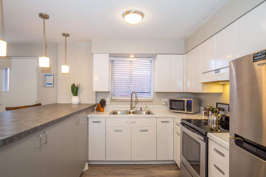 Hip & Urban Condo near the Heart of Old Town photo 3