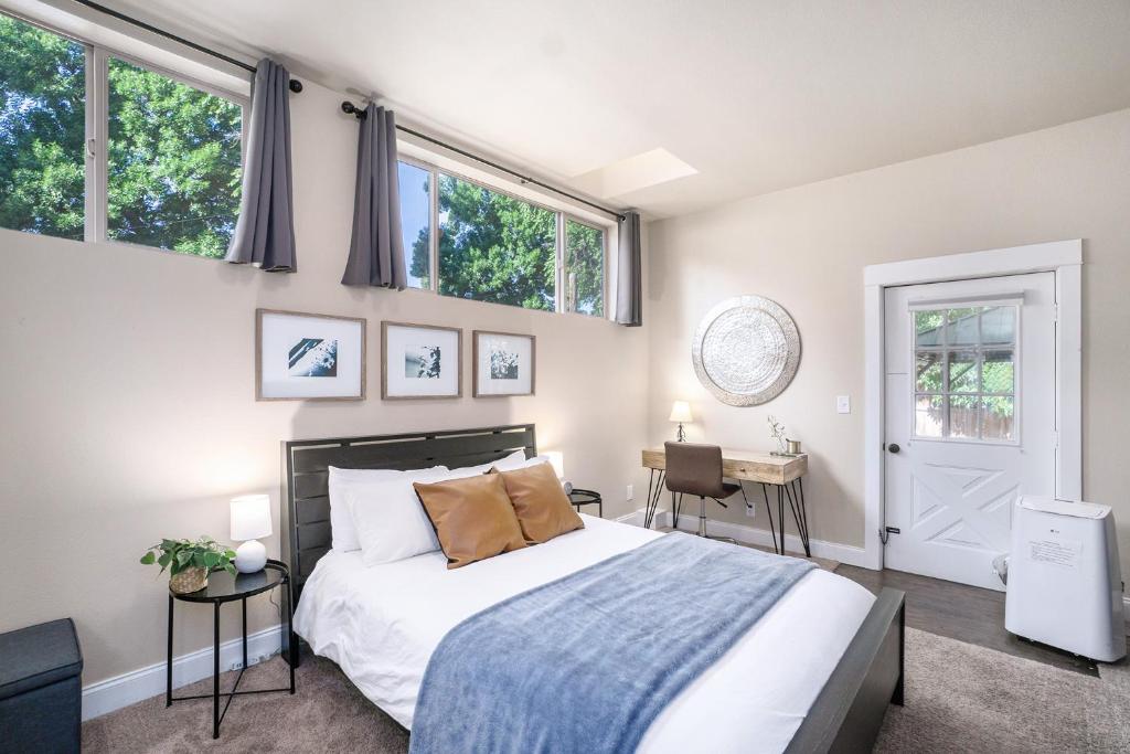 Gorgeous Guest Suite. Walk to Old Town & CSU! image