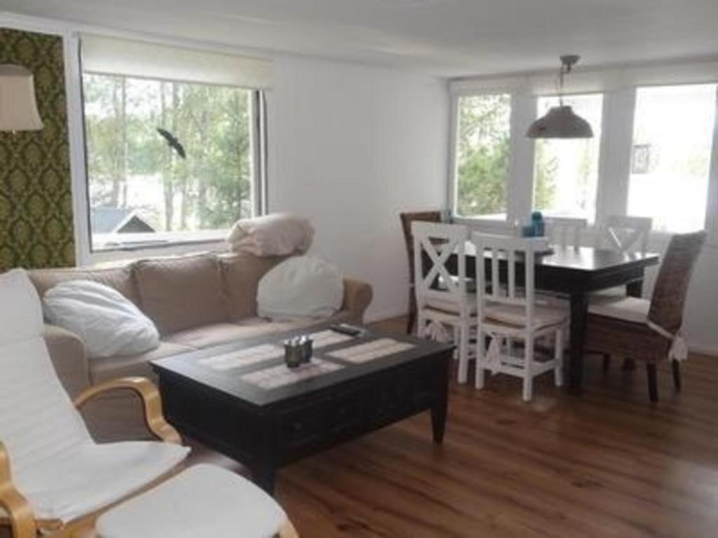 Renoviertes Ferienhaus in Fallhult mit Sauna, Terrasse und Garten photo 3