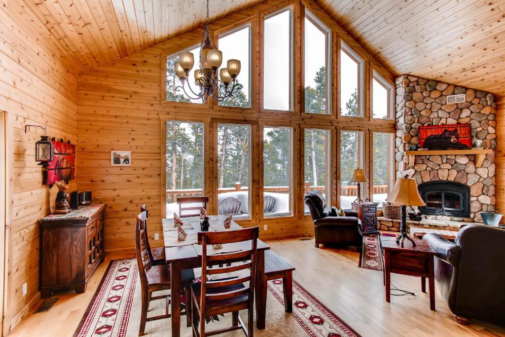 Serene Mountain Cabin Nestled Amongst the Pines - Alpenhaus photo 2