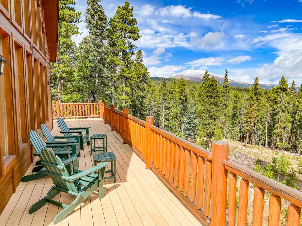 Serene Mountain Cabin Nestled Amongst the Pines - Alpenhaus photo 3