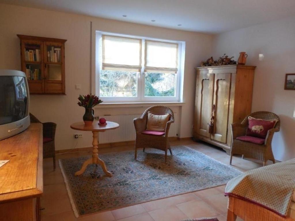 Ferienwohnung im Haus direkt am Waldrand mit Terrasse und Garage photo 3