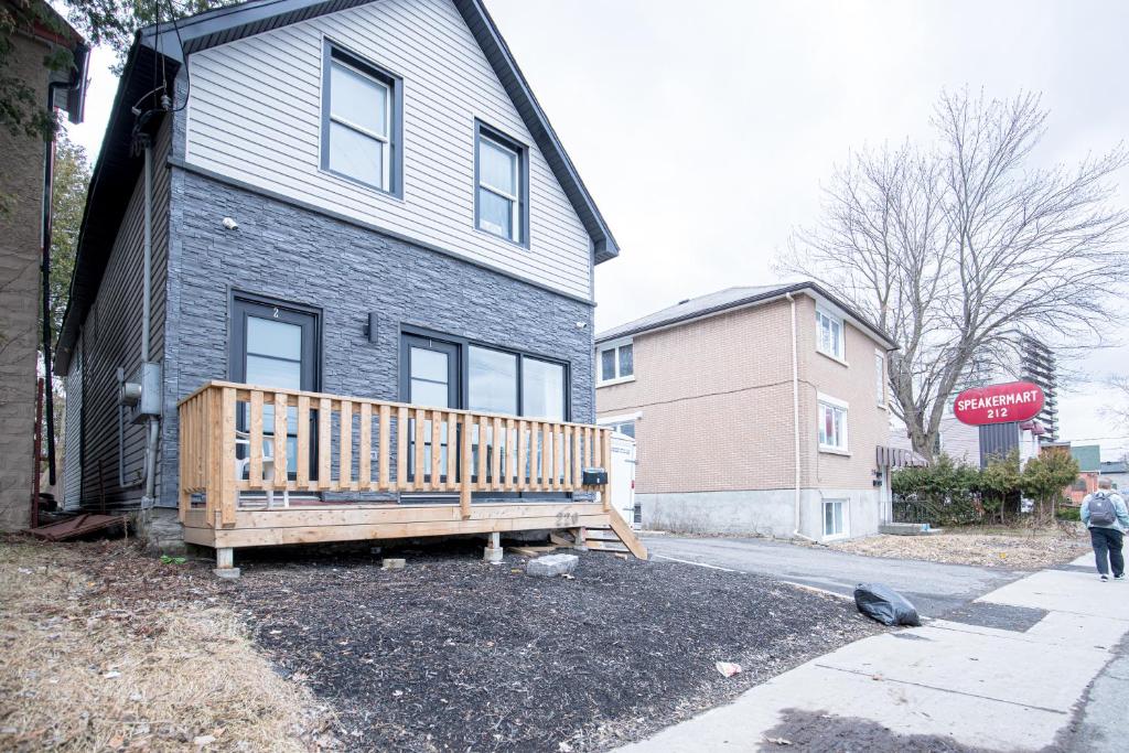 Private Unit in the heart of Ottawa, 3 minutes to downtown Ottawa photo 4
