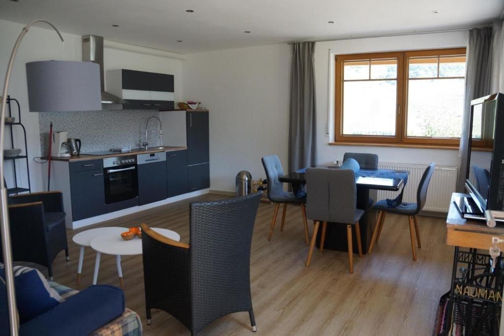 Moderne helle Ferienwohnung mit Terrasse und Moselblick photo 1