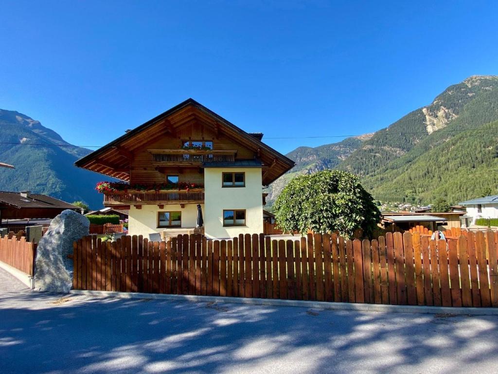 Großzügiges Appartment mit Balkon im Herzen von Tirol