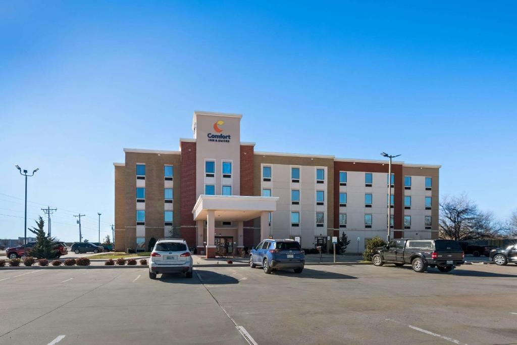 Comfort Inn & Suites Newcastle - Oklahoma City image