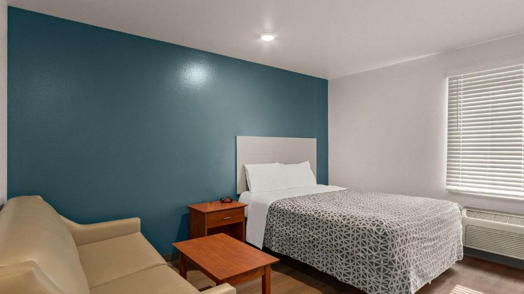 WoodSpring Suites Evansville photo 3