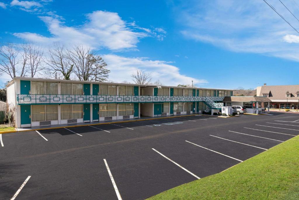 Econo Lodge image