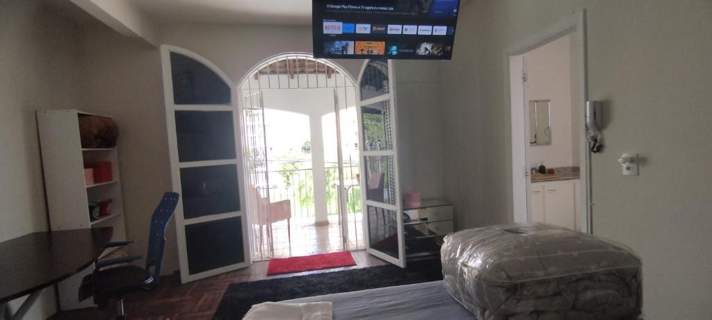 Suíte luxo com sacada mobiliada Q2