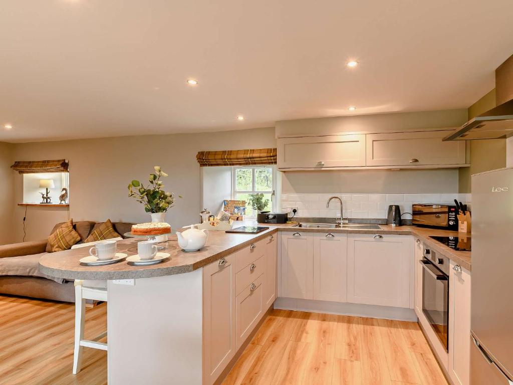 3 Bed in Allendale 92147 photo 2