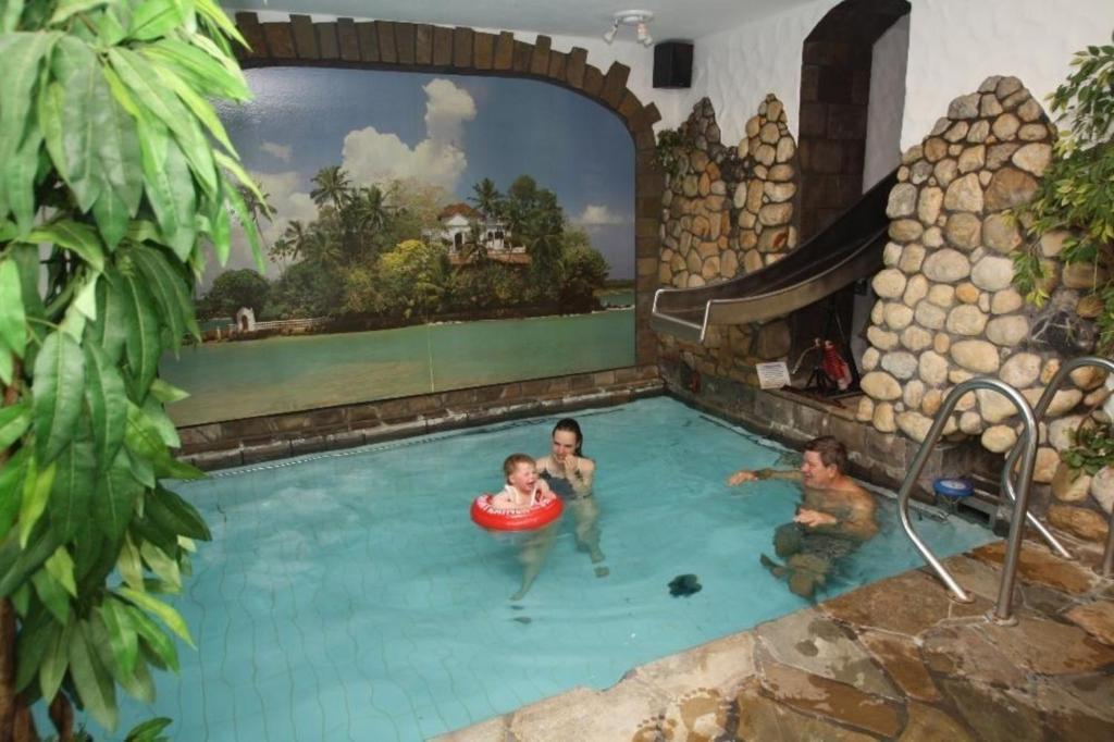 Kleine Ferienwohnung mit Hallenbad, Sauna und Dampfsauna zur Alleinnutzung in Zell photo 1