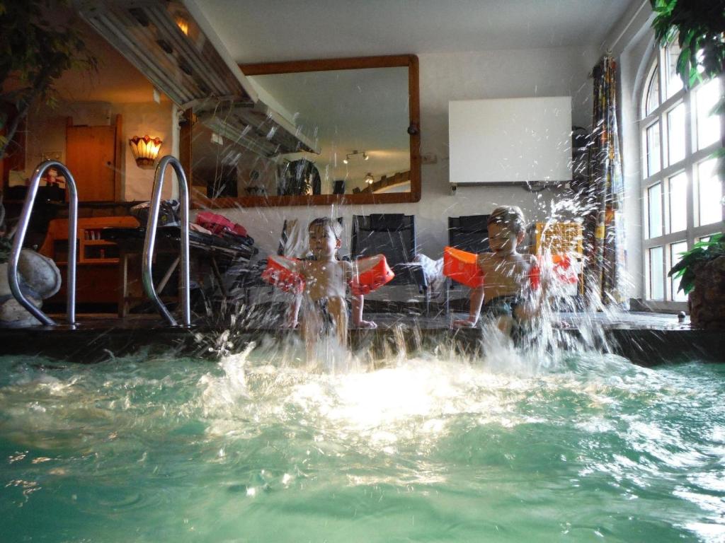 Kleine Ferienwohnung mit Hallenbad, Sauna und Dampfsauna zur Alleinnutzung in Zell photo 3
