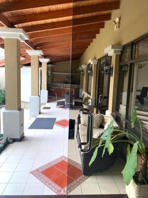 Luxury House near to Juan Sant. Airport, Alajuela. photo 1
