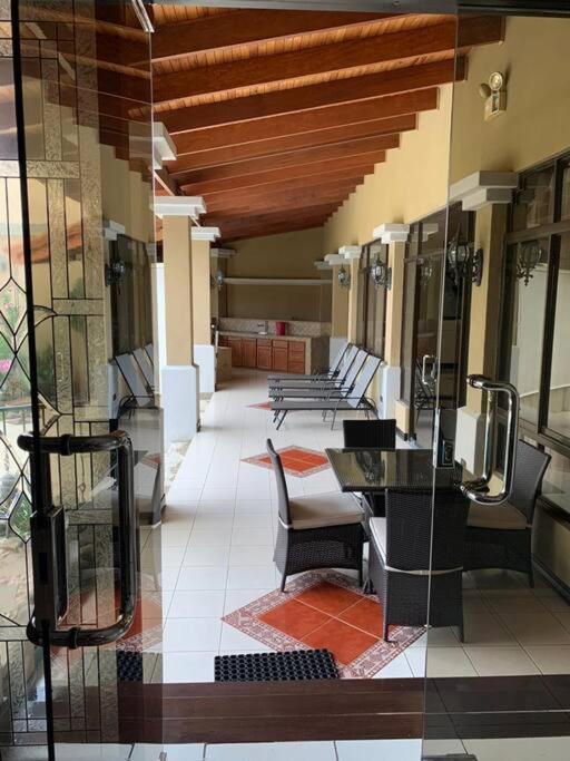 Luxury House near to Juan Sant. Airport, Alajuela. photo 4