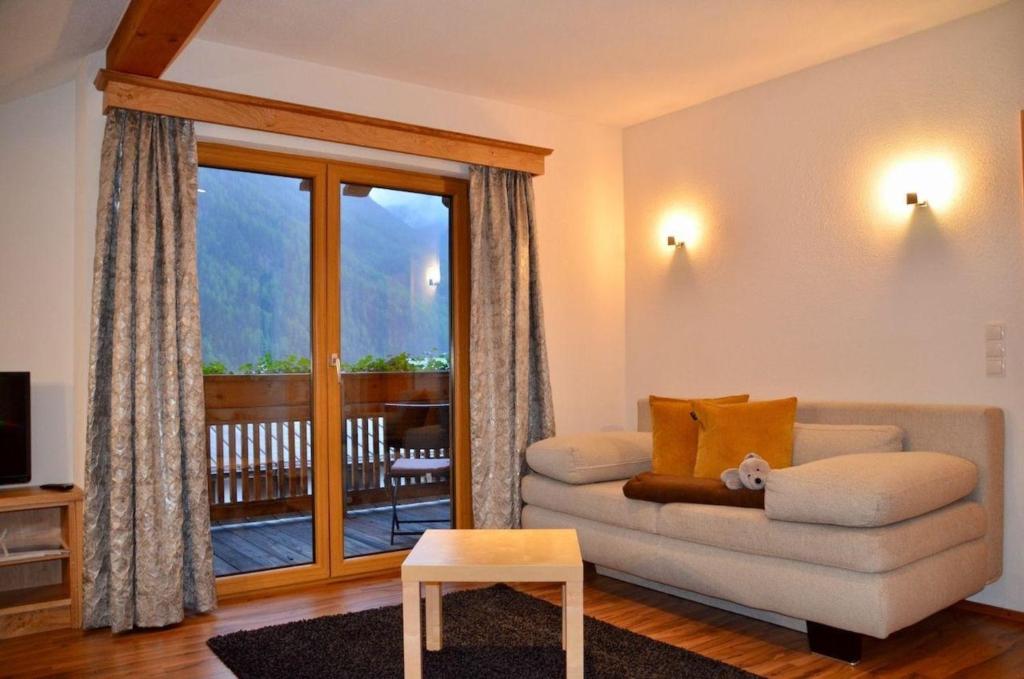 Modernes Appartement vor herrlicher Gebirgskulisse mit zwei Balkonen und Kamin photo 3