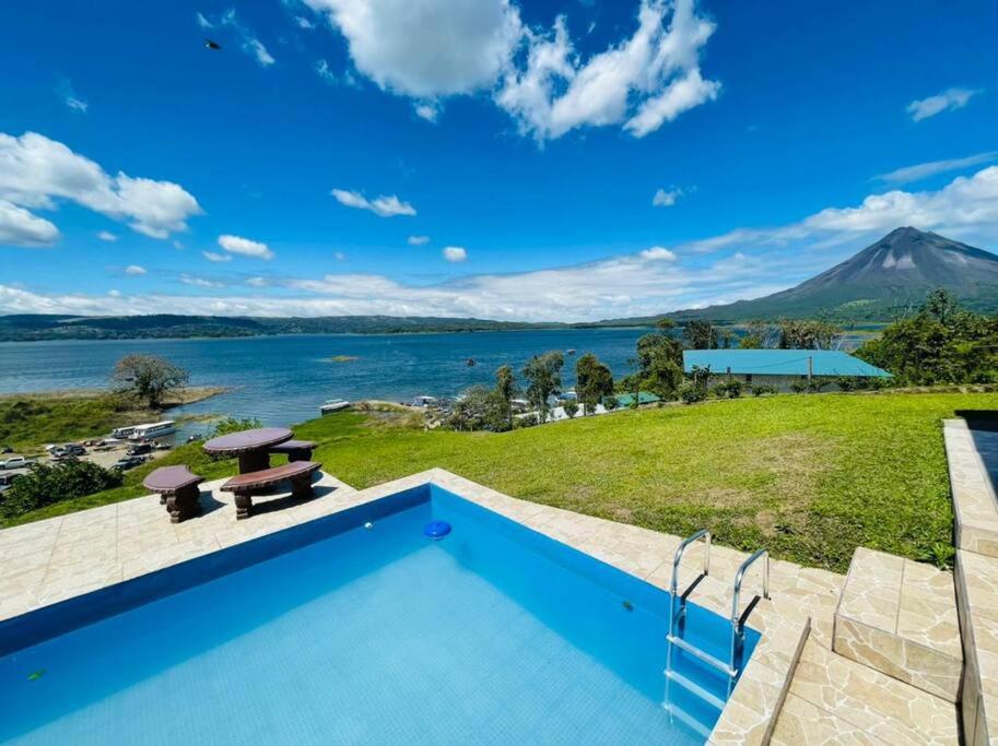 Love House Arenal-Volcano & Lake views