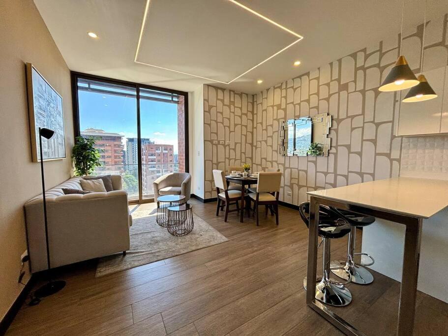 Beautiful 2 Bedroom with pool photo 1