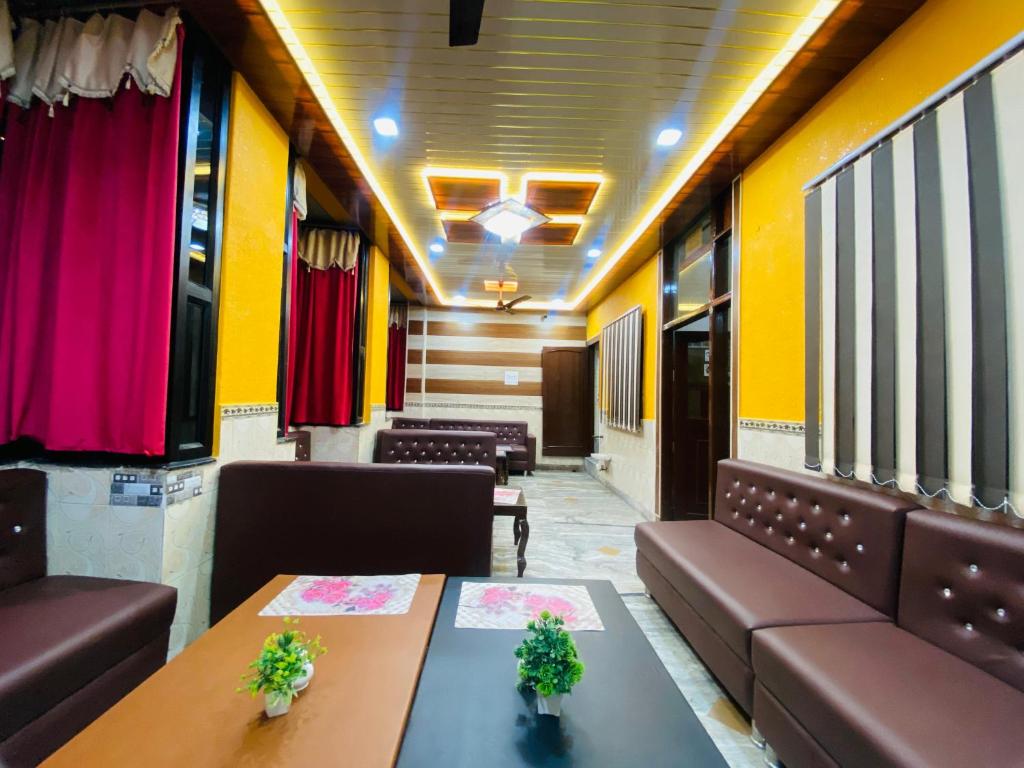 Friends Guest House & Hostel- near TAJ MAHAL photo 3