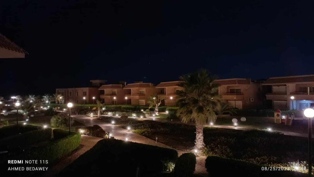 قريه ماليبو الزعفرانه امام طواحين الهواء photo 2